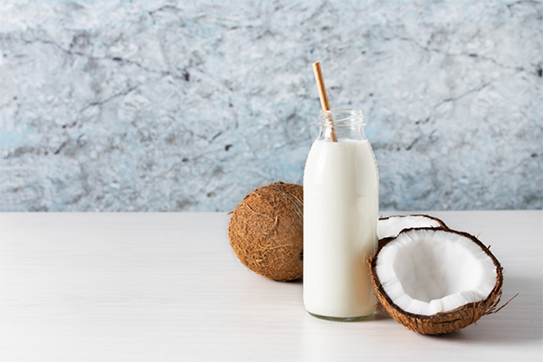 7 Advantages of Coconut Milk