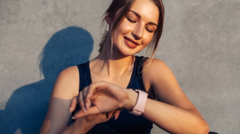 Choosing Between a Smartwatch and a Fitness Tracker: Which Is Best for You?