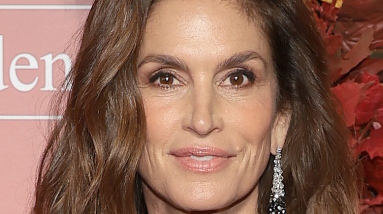 How Cindy Crawford Stays Lean by Mixing Up Her Exercise Routine