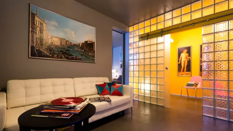 How to Divide a Space Using Light